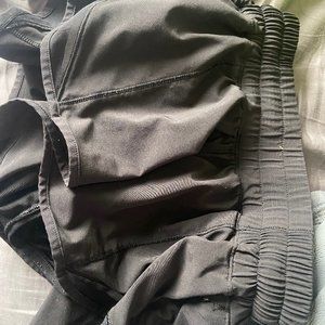 black 2.5 lululemon shorts